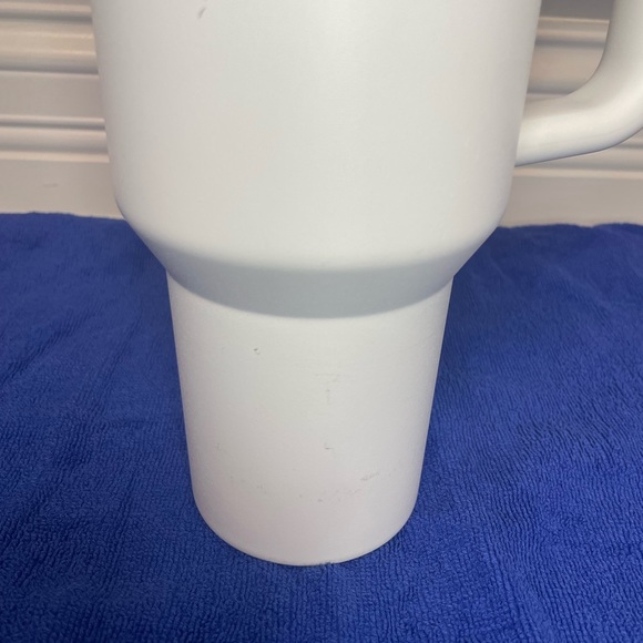 WHITE USED ONCE 40 OZ WHITE STANLEY - Picture 8 of 12